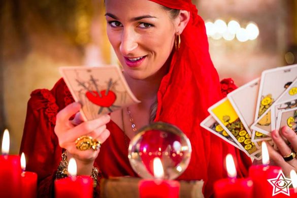 Live Fortune Tellings Online - Accurate Psychic Lines